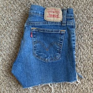 Levi’s mid to high waisted shorts size 27